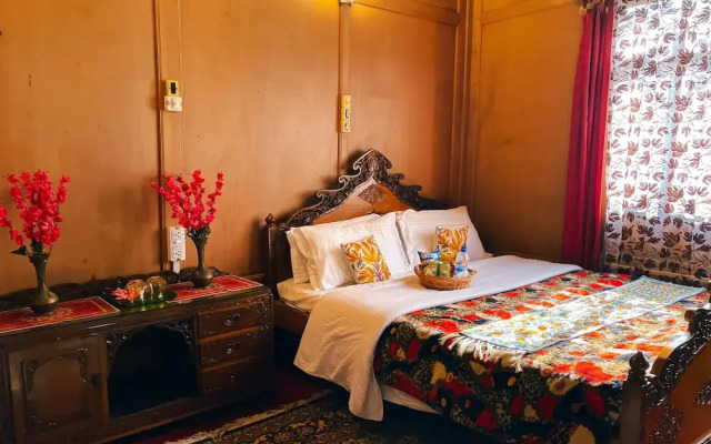 Gemini Group Of Houseboats