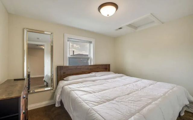 Dog-friendly Blue Island Apt w/ Backyard!