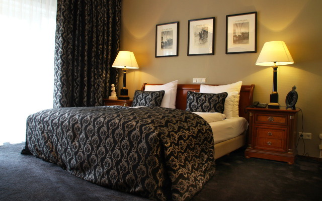 Apollofirst Boutique Hotel