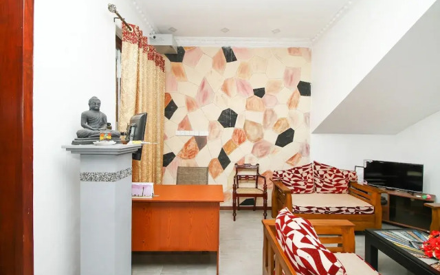 OYO 371 River Palace Hotel