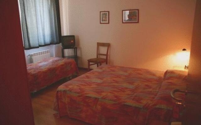 Hotel 2000