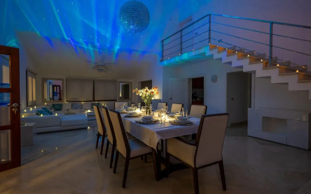 Beachfront 7BR Villa with Pool & Maid