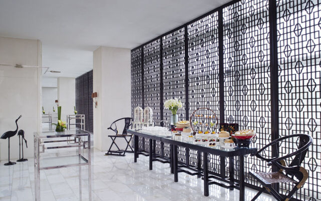 Financial International Street