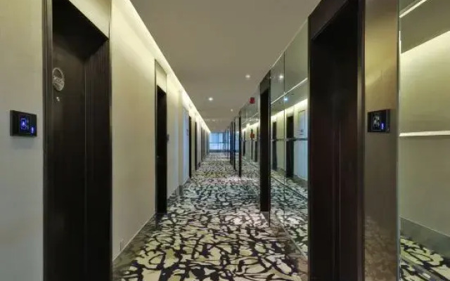 Orange Changsha Yanghu New City Metro Station Hotel