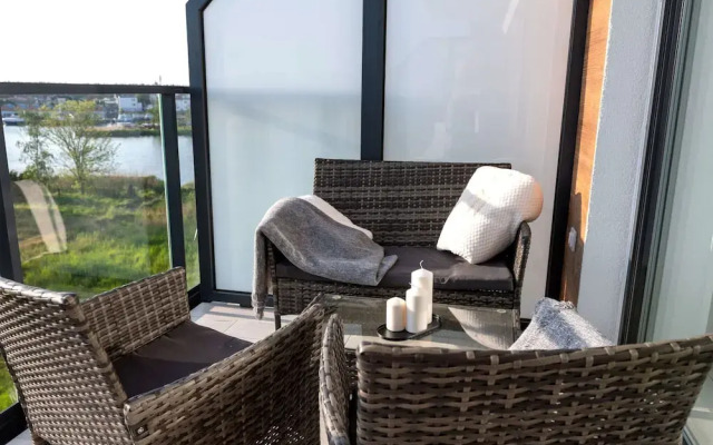 Apartment Overlooking the River, Sauna, Dziwnow