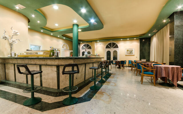 Hotel  Madrid Parla