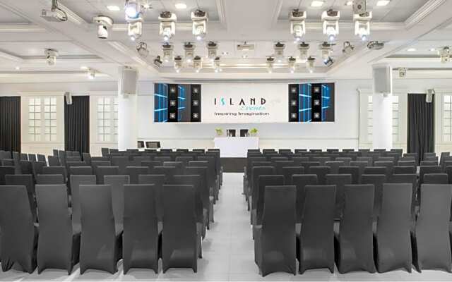 Island Suites Hotel