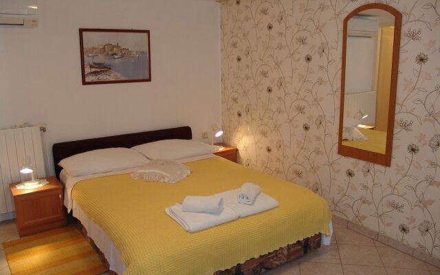 Apartments and Room Boris