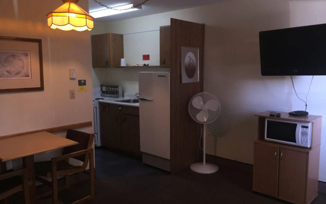 Tyee Village Motel