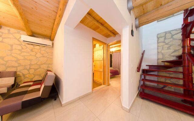 Villa Tireda Pool and Whirlpool
