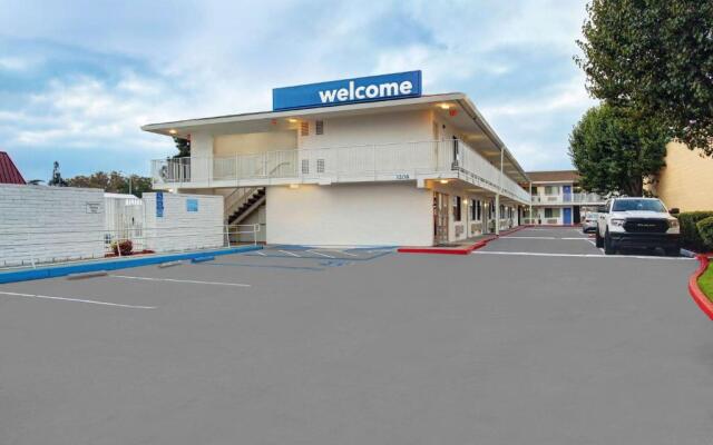 Super 8 by Wyndham Santa Clara