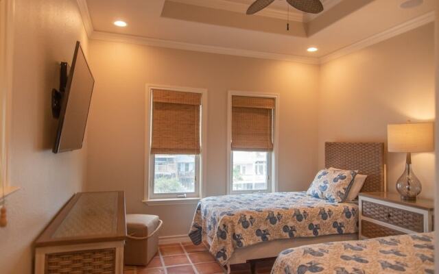 Salt and Horns - 4 Br Home