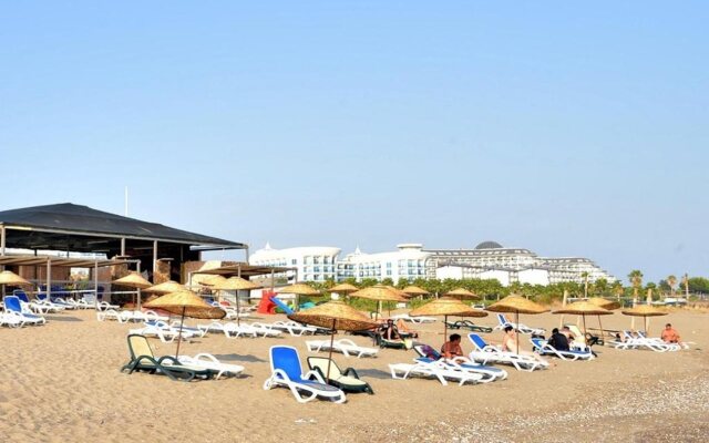 Aperion Beach Hotel