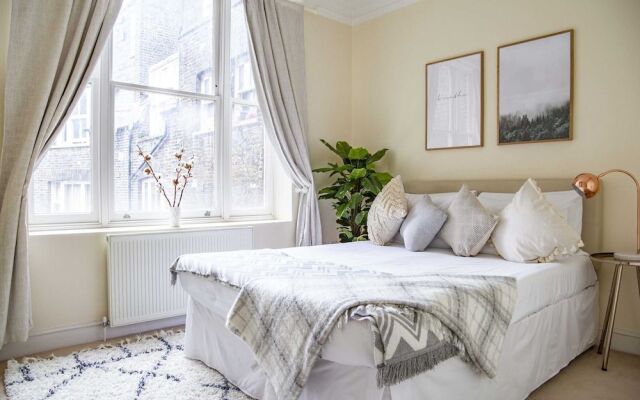 Charming Charing Cross Flat