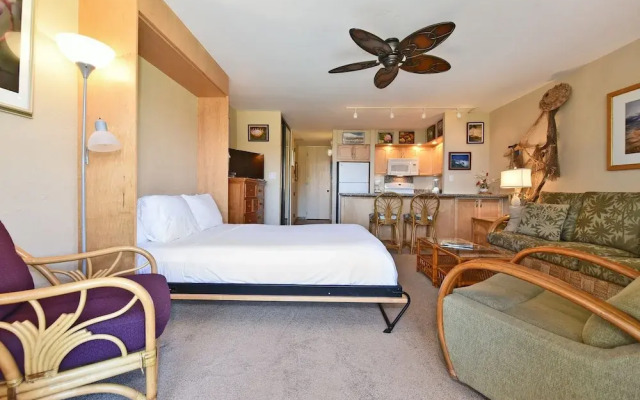 Papakea #b207 Studio Bedroom Condo by RedAwning