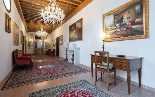 Grand Palace Apartments