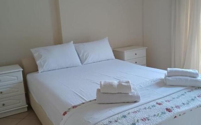 Nikiana's View, 3 Bedroom Luxury Apartment