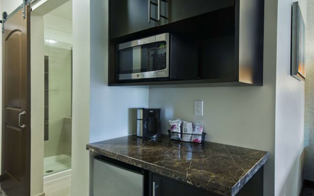 Oxford Suites Sonoma County