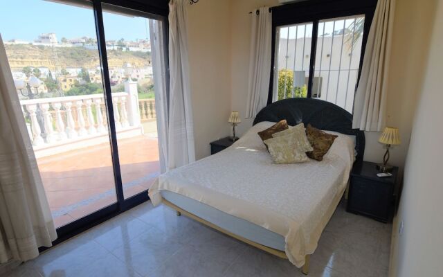 Detached Villa With a Swimming Pool and Amazing View of the La Marquesa Golf Course