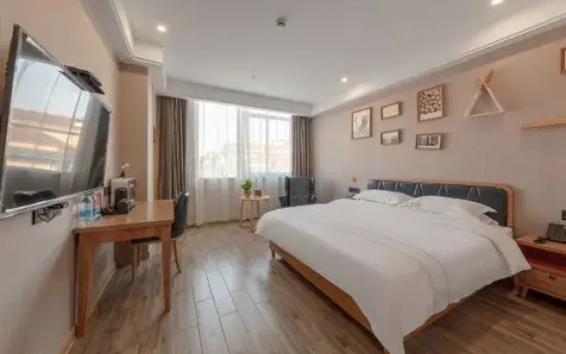 Huayi Hotel