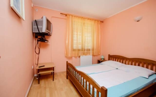 Apartments Mira 1210