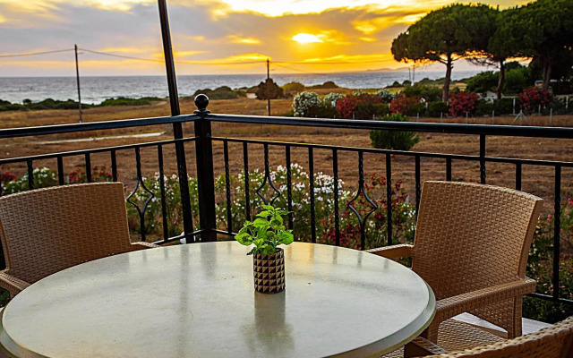 Romanos Beach Villas
