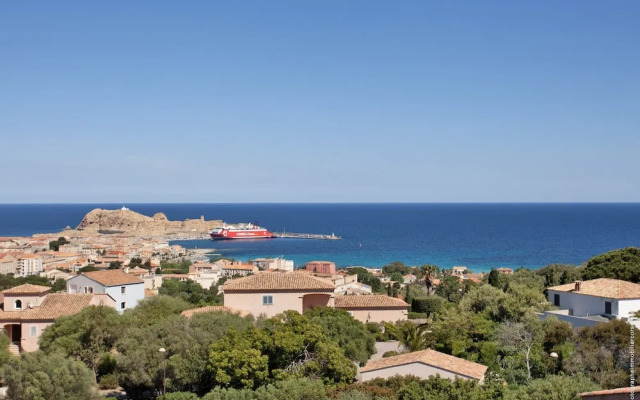 Superb Villa With Pool and sea View