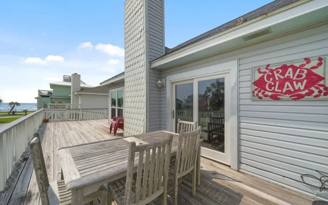 Crab Claw by Ryson Vacation Rentals