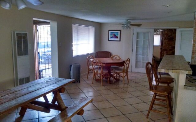 Grand Canyon Caverns Inn