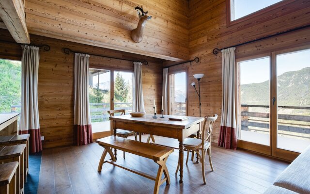 Authentic Swiss Spa Chalet Hot Tub & Sauna