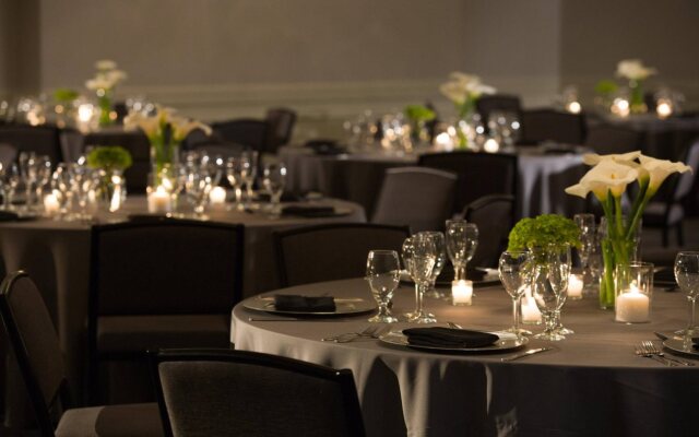 Renaissance Meadowlands Hotel