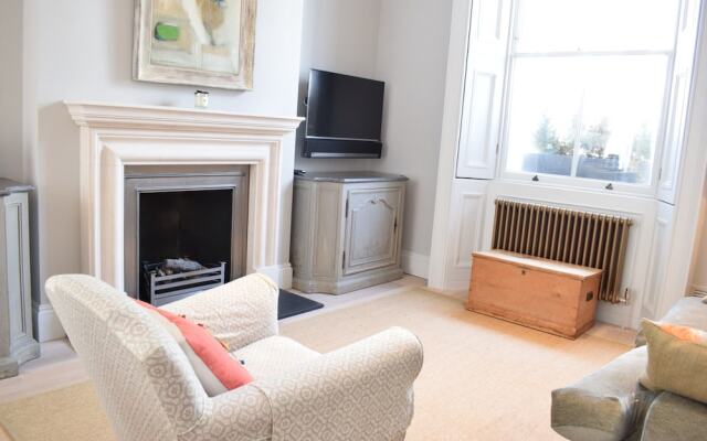 2 Bedroom Garden Flat By Kings Road