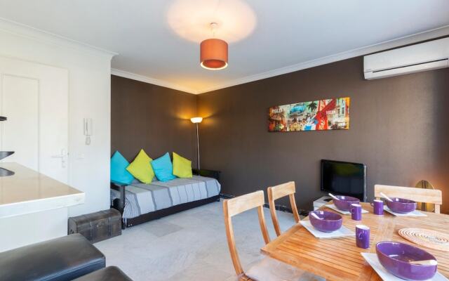 Cute beachfront apartment in the district of Salis, Antibes