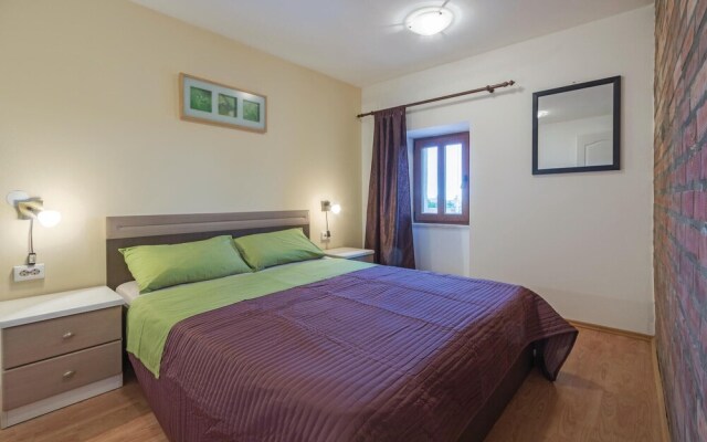 Nice Home in Liznjan With 4 Bedrooms, Internet and Outdoor Swimming Pool