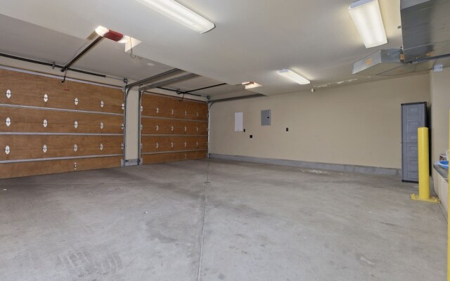 Stonegate #5 5 Bedroom Home by RedAwning