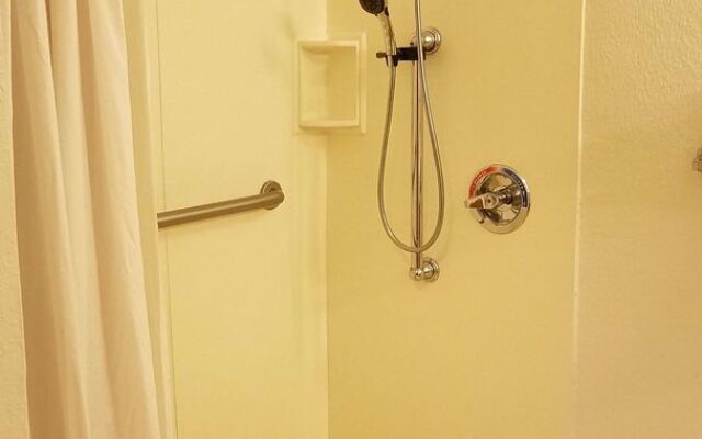 Americas Best Value Inn Lincoln Airport