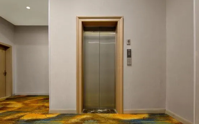 Jingfeng Hotel (Chongqing West Railway Station Southwest Hospital)