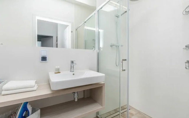 Sunny Rewal Apartments by Renters