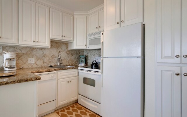 Seascape 1303 Studio Bedroom Condo by RedAwning