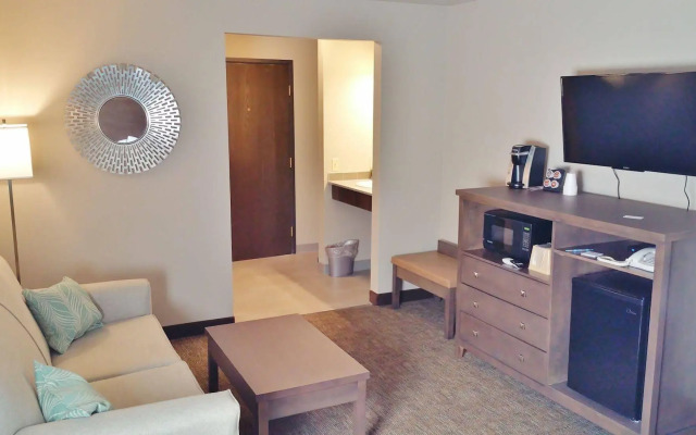 Sandhill Inn & Suites