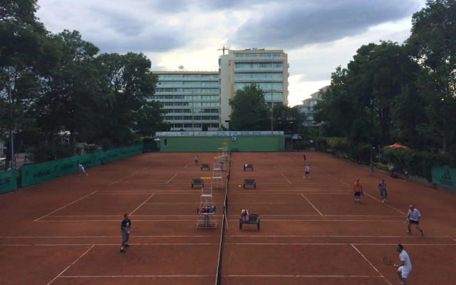 Oleander House And Tennis Club