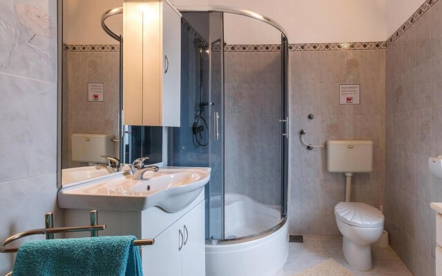 Stunning Home in Pula With Wifi and 5 Bedrooms