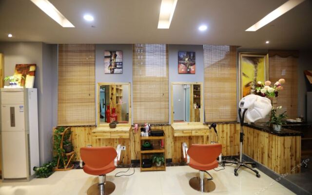 Rezen Hotel Wanda Plaza Tianwei Art Hotel