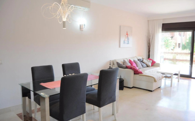 Precioso apartamento con jardín y piscina comunitaria