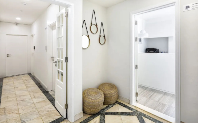 JR Studios & Suites