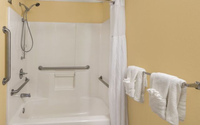 Clarion Pointe Vidalia - Lyons West