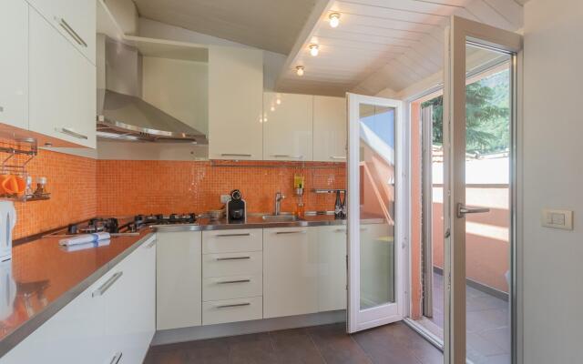 La Mansarda in Como With 3 Bedrooms and 2 Bathrooms