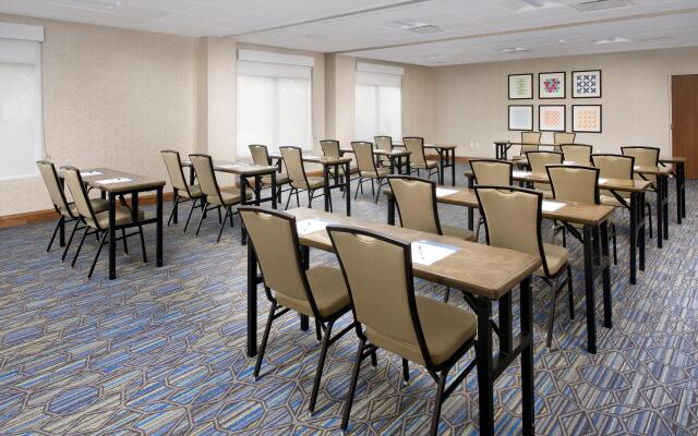 Holiday Inn Express & Suites Baltimore - BWI Airport North by IHG