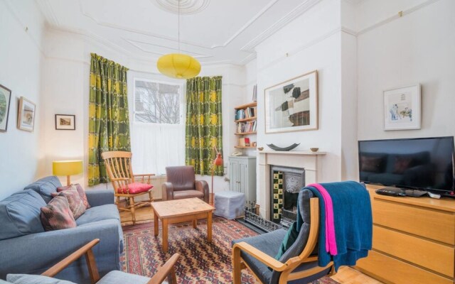 Homely and Spacious 4 Bed, up to 7 Guests, Dalston