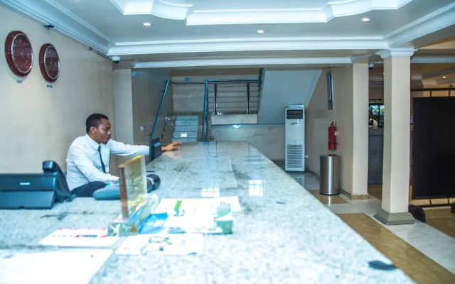 Royal Crest Hotel & Suites